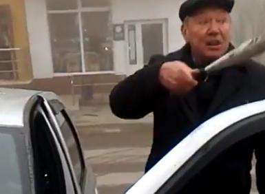 Инцидент между водителями легковушек в Ставрополе попал в объектив камеры. Видео